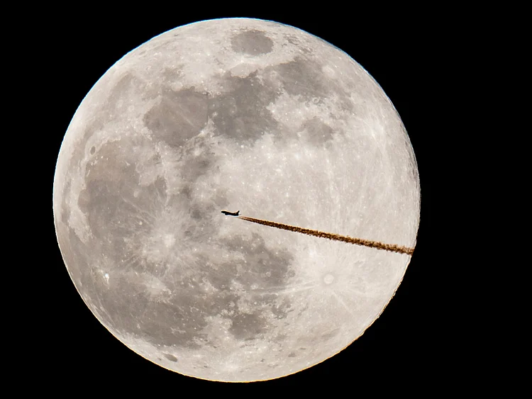 Super moon sightings February