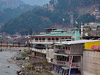 As it happened: Tension mounts after Indian fighter jets cross Kashmir frontier, bomb camps 
