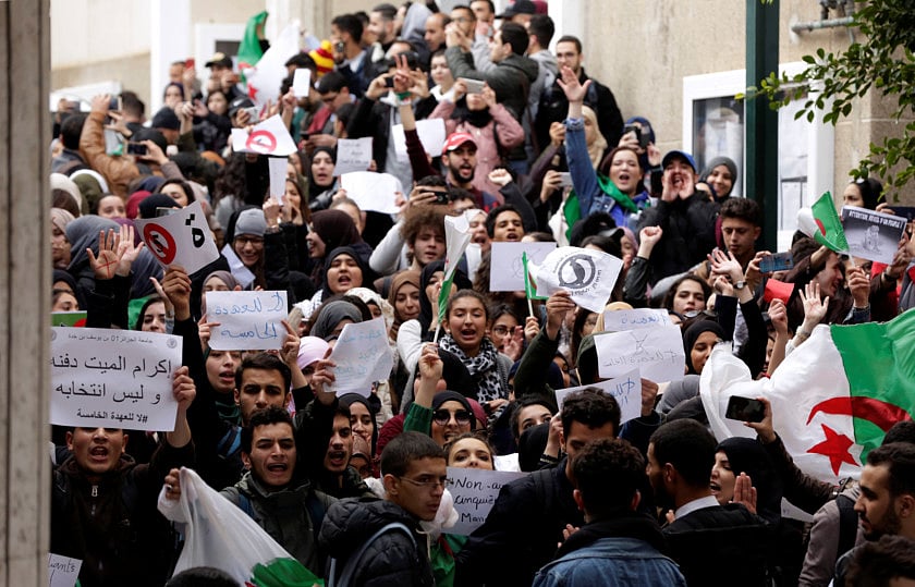 Algeria-protests-1551252463875