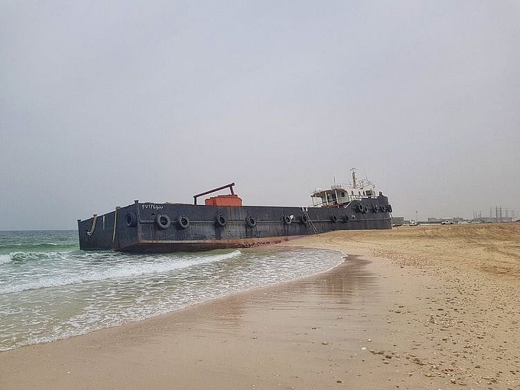 3 vessels run aground amid high waves in Sharjah, Ajman
