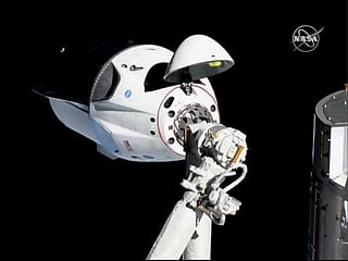 SpaceX Dragon capsule successfully docks with ISS