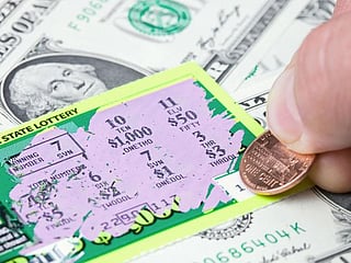 Cancer patient wins $200,000 lottery prize on the way to his last chemotherapy treatment 