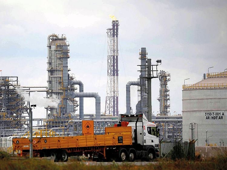 BUS-OIL-REFINERY112-(Read-Only)