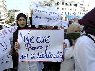 Algeria ruling party turns back on Bouteflika