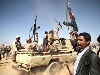 File photo: Tribesmen loyal to Houthi rebels chant slogans during a gathering aimed at mobilizing more fighters into battlefronts to fight pro-government forces, in Sanaa, Yemen.