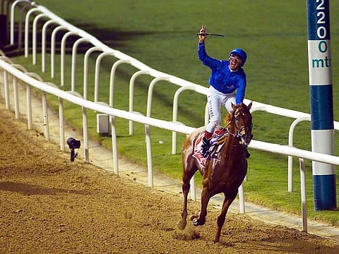  Moon Ballad and Frankie Dettori win the 2003 Dubai World Cup