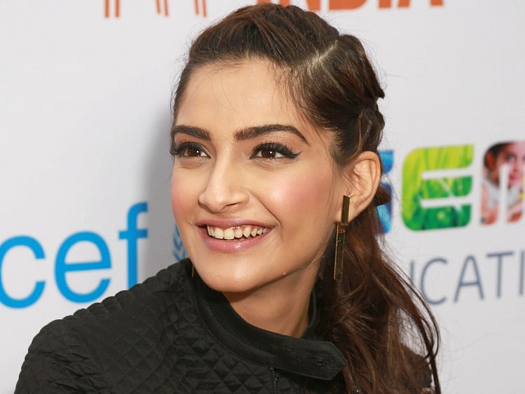 tab_Sonam-Kapoor-1553694067815