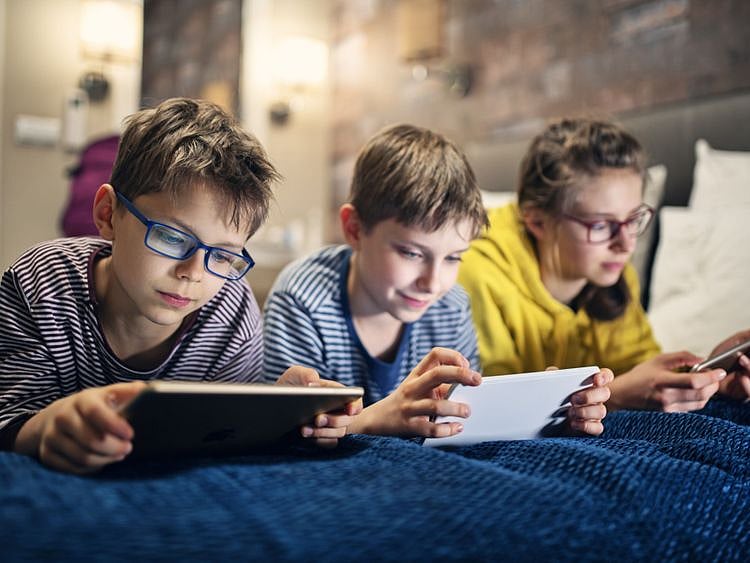 OPN-Children-playing-video-games-online-1553776298717