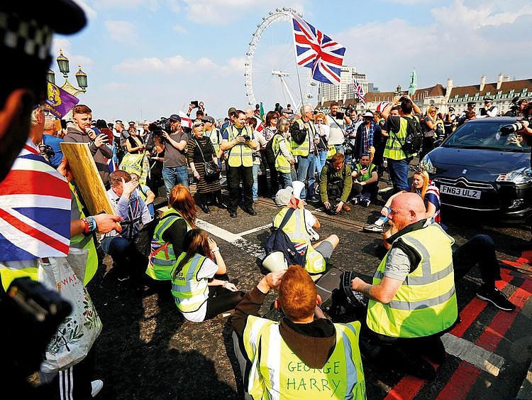 Pro-Brexit yellow vest protesters