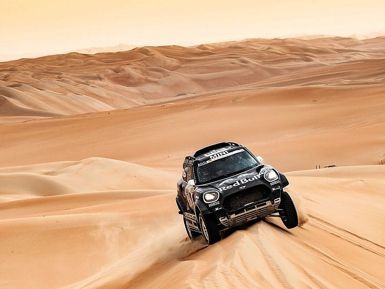 Stephane Peterhansel has extended his overnight lead