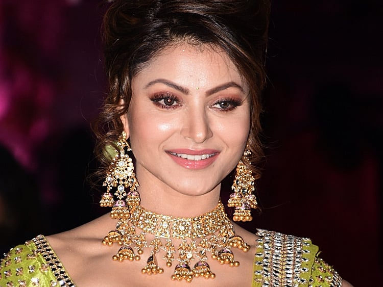 tab-Urvashi-Rautela-1554272205891