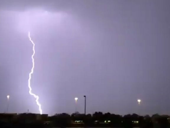 Lightning in Abu Dhabi_080419