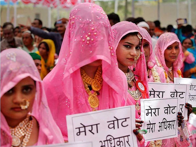 Muslim brides display placards 20190408