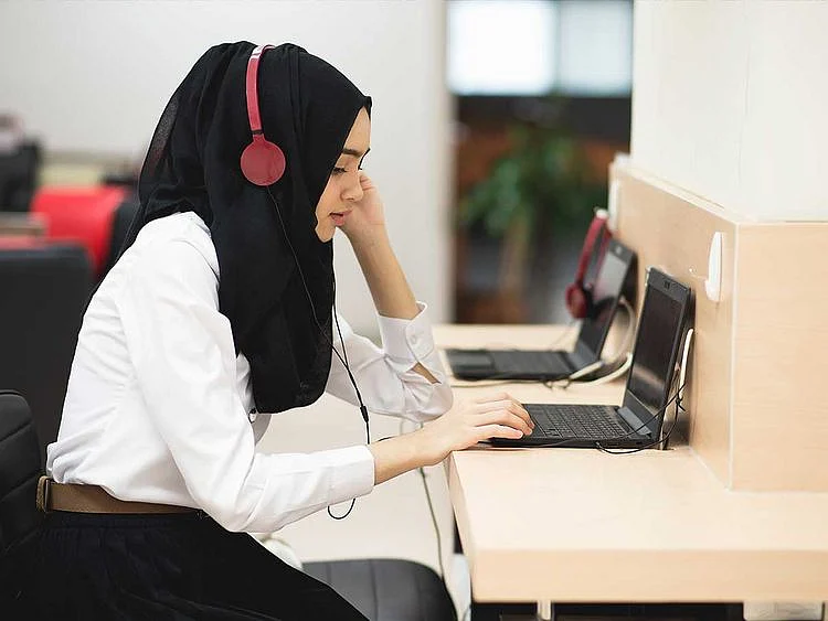 PAKISTANI IT SECTOR WORKER