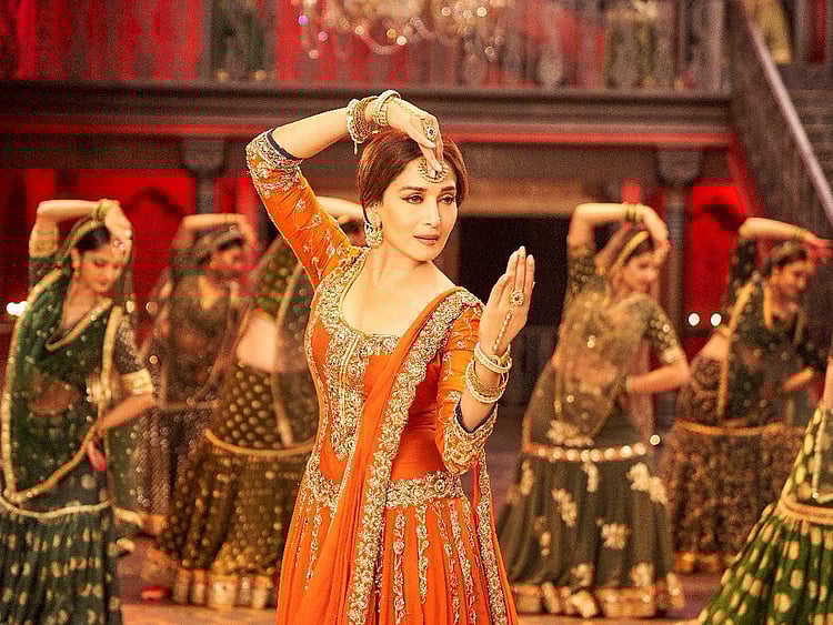 tab-Madhuri-Dixit-in-Tabah-Ho-Gaye---Twitter-1554796828717