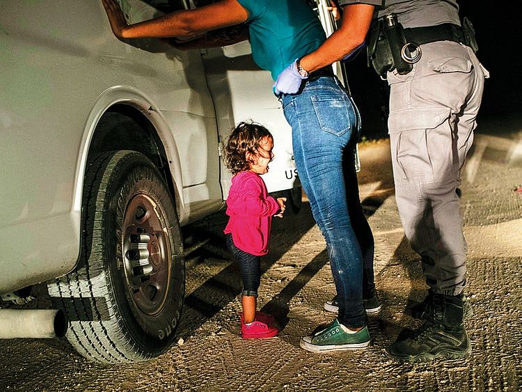 This photo of Honduran toddler Yanela Sanchez crying