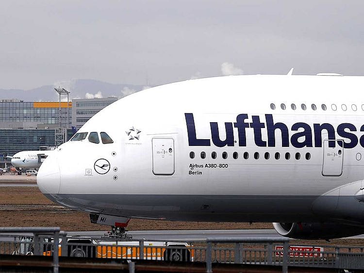 2019-04-16T095726Z_73227531_RC158F0793C0_RTRMADP_3_LUFTHANSA-RESULTS-(Read-Only)