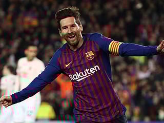 Sublime Messi cuts down Man United as Barca reach last 4