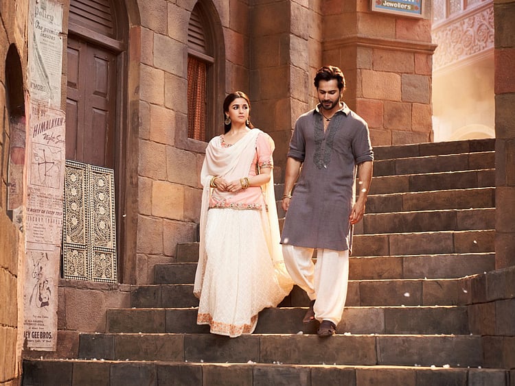 tab_Alia-Bhatt-and-Varun-Dhawan-in-Kalank-(2019)11-1555500523512