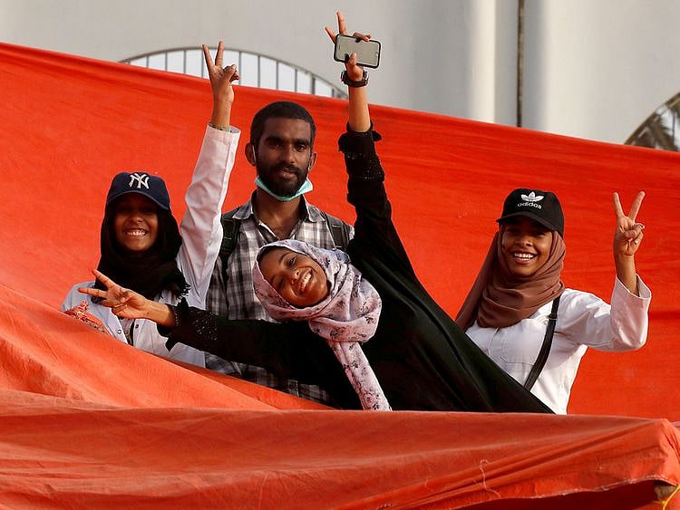 2019-04-17T175010Z_657788749_RC131A35AAD0_RTRMADP_3_SUDAN-POLITICS-(Read-Only)