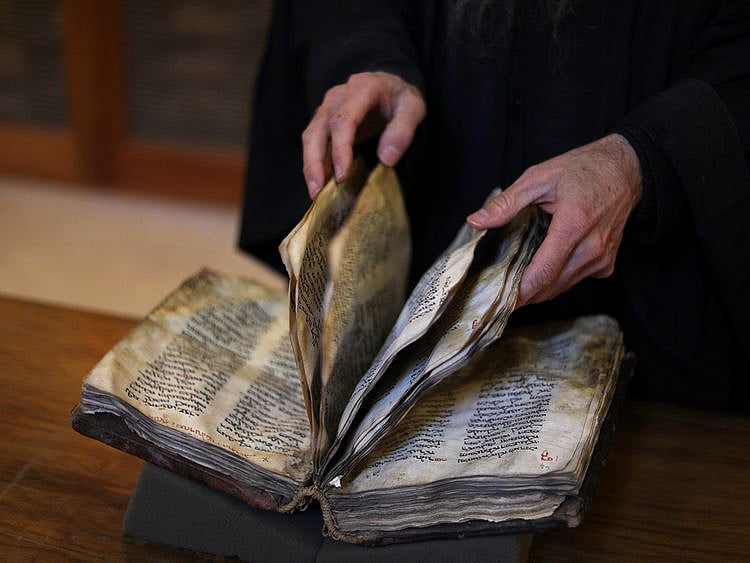 2019-04-17T105706Z_914800036_RC1249F43900_RTRMADP_3_RELIGION-EASTER-SINAI-MANUSCRIPTS-(Read-Only)