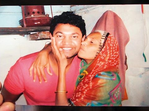 Saroo with his mother 