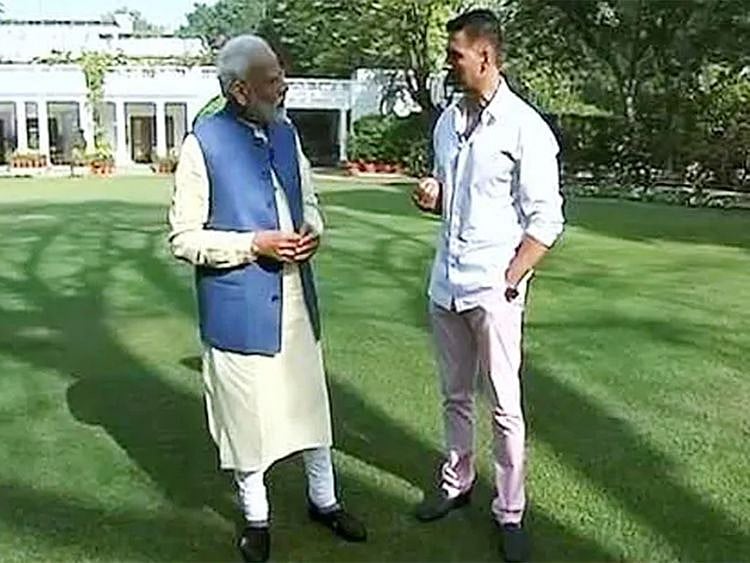 Narendra Modi in conversation with actor Akshay Kumar