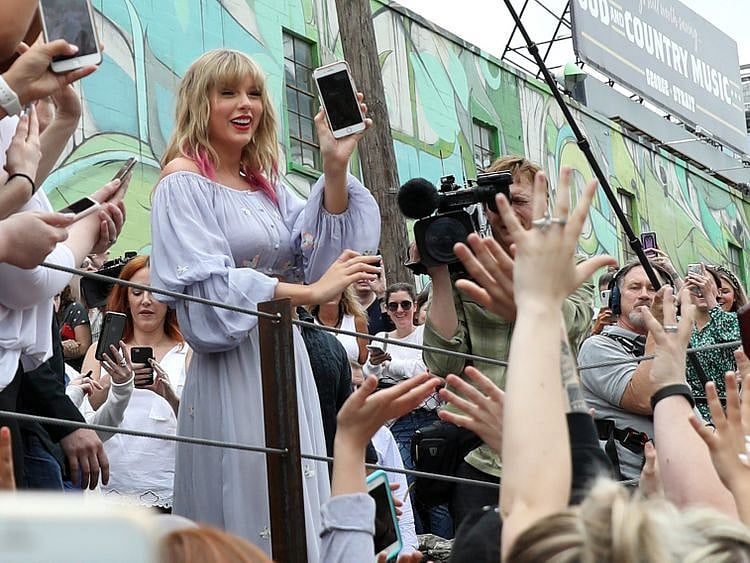 TAB_TAYLORSWIFT-1556347747567