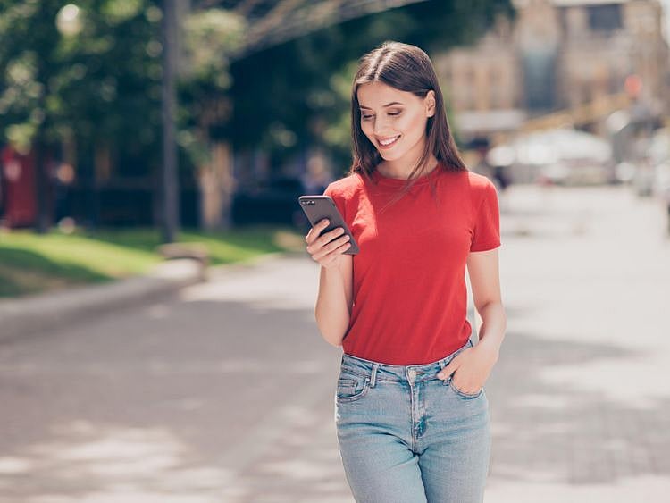 OPN_Girl_looking_at_her_iPhone-1556714413393