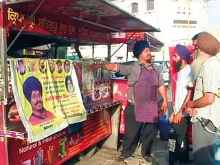 On his scooter, ‘Baba Jee Burger Wale’ campaigns in Ludhiana