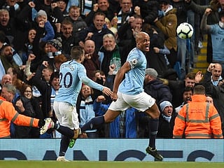 Kompany strikes to leave Manchester City on brink of Premier League title
