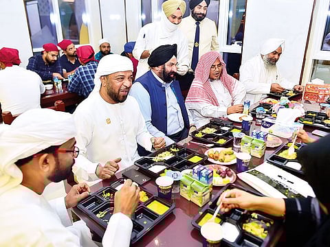 Sikhs and Muslims enjoy Iftar together at the Guru Nanak Darbar Gurudwara on Monday. The gurudwara  has been hosting an interfaith iftar during Ramadan for the past six years.