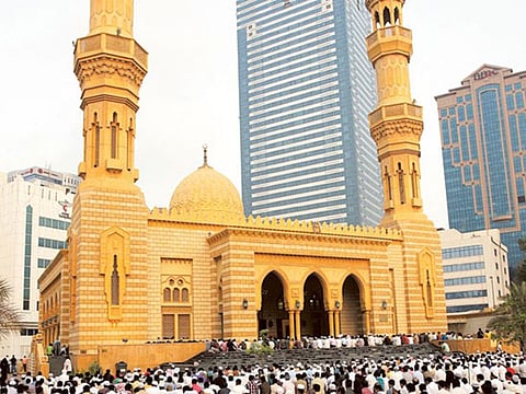 Abu Dhabi Police warned that a Dh500 fine will be slapped against motorists who block roads in front of mosques. 