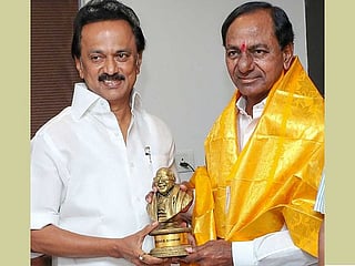 KCR returns disappointed from Chennai