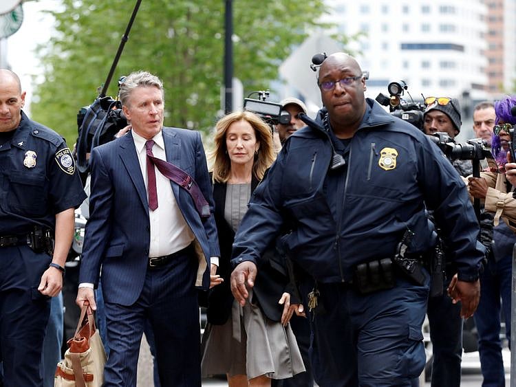 tab Felicity Huffman court1-1557816724483