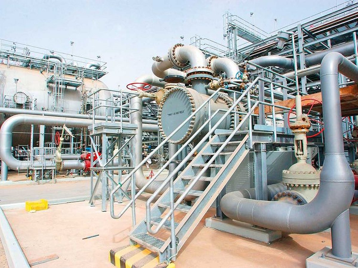 Oil prices spike nearly 10% as US-Iran conflict escalates, fueling fears of global supply shock