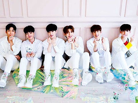 Boyfriend members: Hyunseong, Jeongmin, Donghyun, Minwoo, Kwangmin and Youngmin.