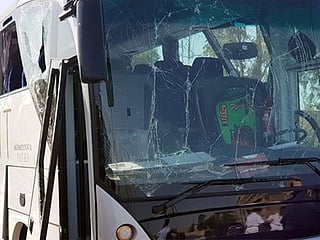 17 hurt in blast targeting tourists near Cairo