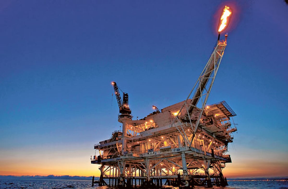Oil Prices Edge Higher Amid US-Iran Talks and Hormuz Reopening