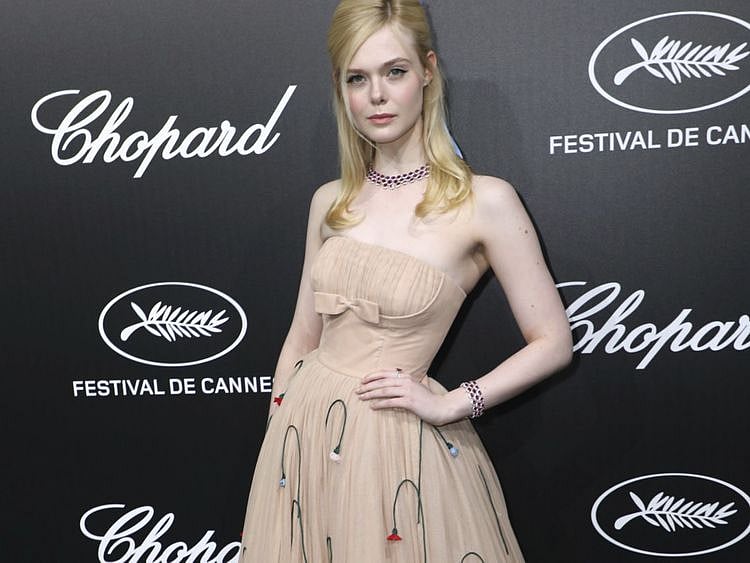 TAB_ELLEFANNING-1558507862217