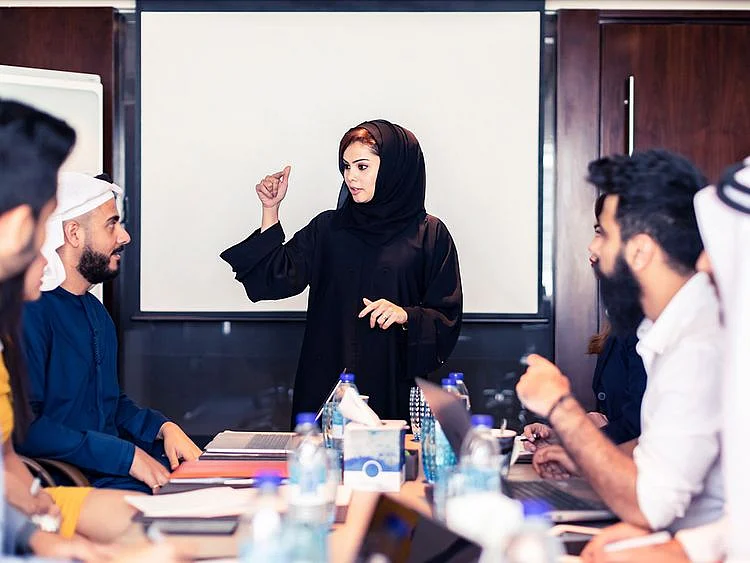 OPN_190523-Emirati-women-(Read-Only) Emirati woman