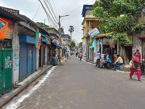 A narrow lane near West Bengal Chief Minister and TMC supremo Mamata Banerjee's residence on the counting day for the Lok Sabha elections, in Kolkata.