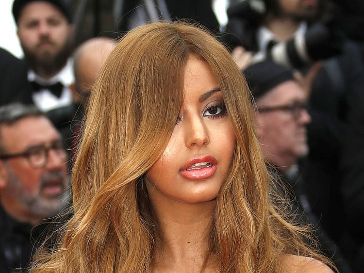 tab Zahia Dehar 1-1558599440836