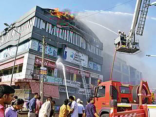Video: Fire in shopping centre in India kills at least 20 students