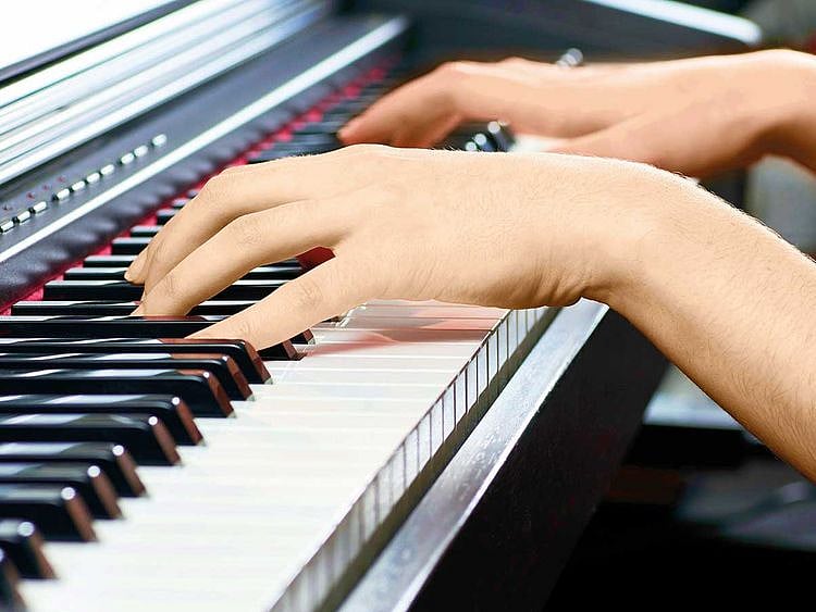 190524 playing piano