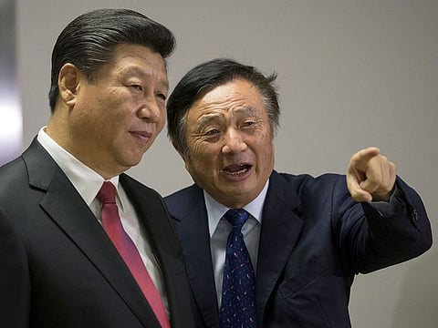Chinese President Xi Jinping (L) pauses as he is shown around the offices of Huawei Technologies Co Ltd by Ren Zhengfei, president of Huawei, in London, Britain, October 21, 2015.