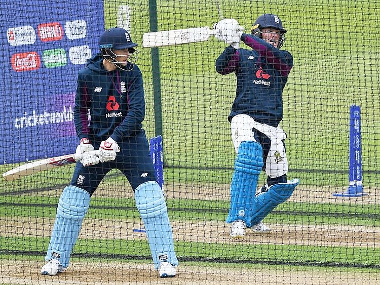 England's Joe Root (L) and England's captain Eoin Morgan