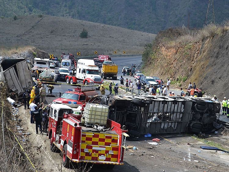 Rescue personal work at the site of a road accident in Coatzacoalcos