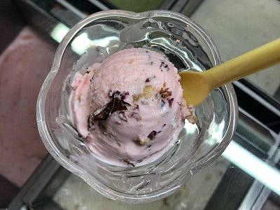 RDS_190431 Rose ice cream cropped-1559395044542