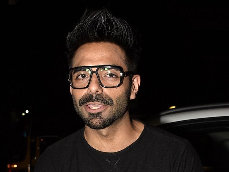 tab Aparshakti Khurana-1559808785155
